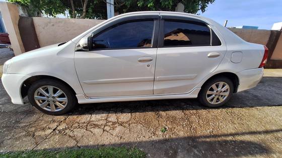TOYOTA ETIOS 1.5 XLS SEDAN 16V FLEX 4P AUTOMÁTICO